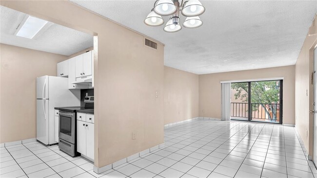 Building Photo - 7101 Miami Lakes Dr