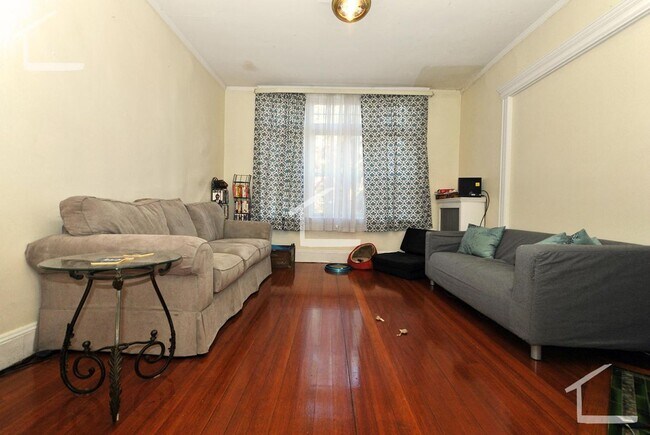 Foto del edificio - Huge 4 bed in Cleveland Circle