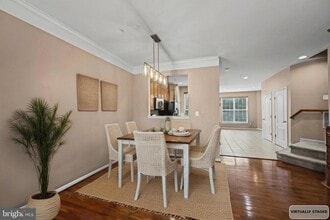 Building Photo - 735 Parev Way