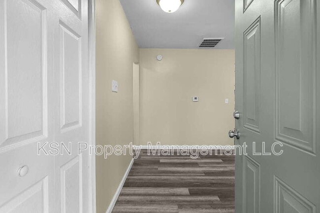 Building Photo - 105 Westwood Dr