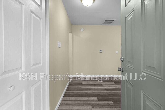 Foto del edificio - 105 Westwood Dr