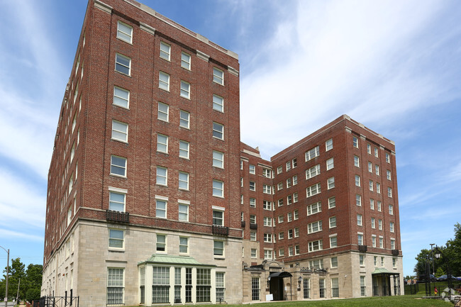 Building Photo - Winston Churchill Apartments