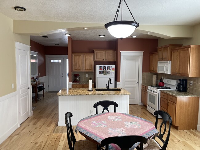 Building Photo - 2263 N Eagle Creek Ln