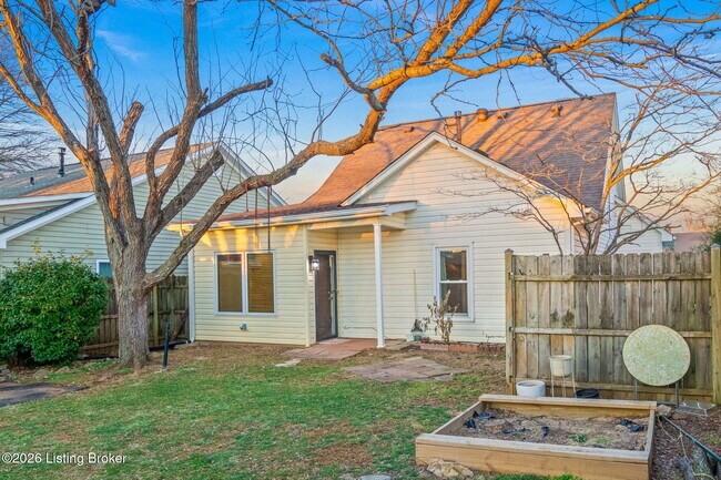 Foto del edificio - 8008 Cloudcroft Ln