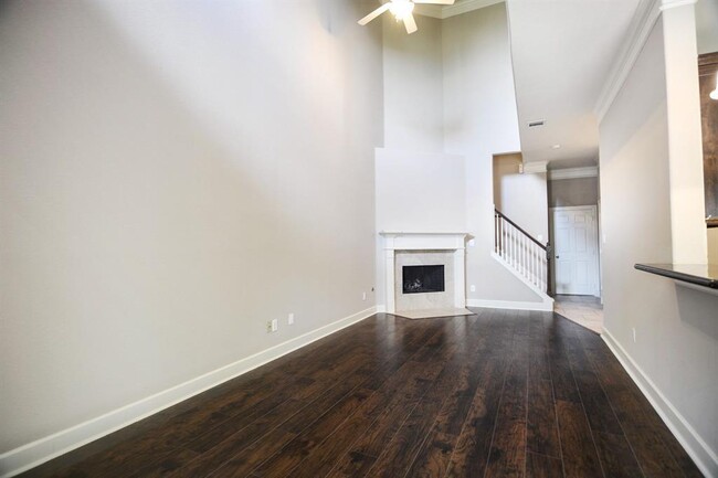 Building Photo - 2865 Westhollow Dr