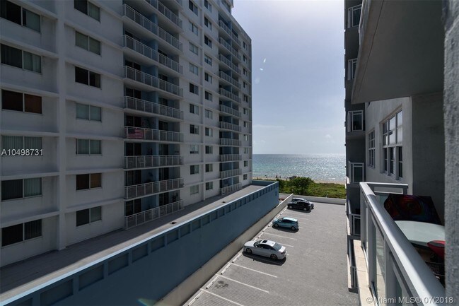 Foto del edificio - 6917 Collins Ave
