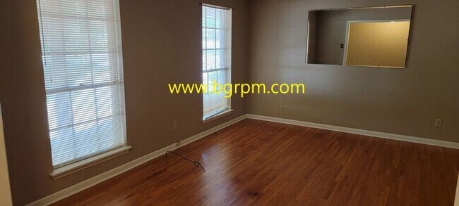 Building Photo - 3 BD, 2 BA, Home in Jacksonville