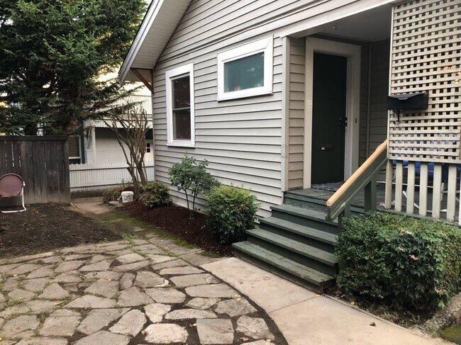 Foto del edificio - 2128 3rd Ave W