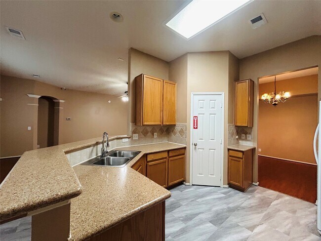 Foto del edificio - 5018 Rocky Manor Ln