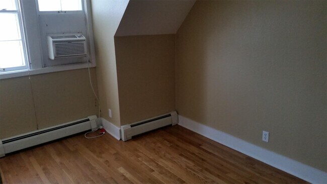 Foto del edificio - 932 E College St