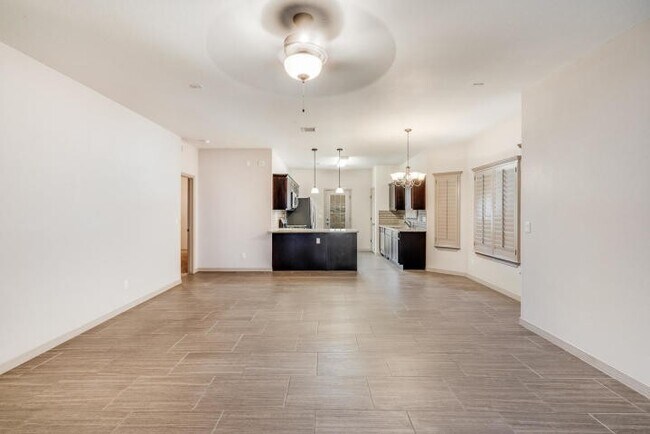 Foto del edificio - East El Paso 3 bed Refrig A/C in Gated Com...