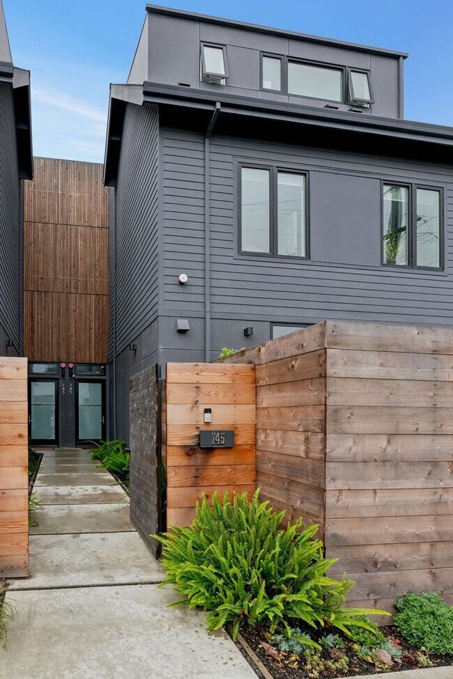 Building Photo - Modern 3BR Home in Prime Temescal Location