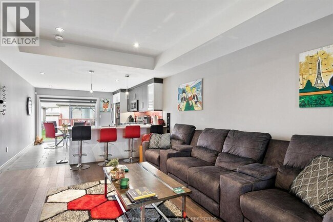 Photo du bâtiment - 11930 Maitland Ave