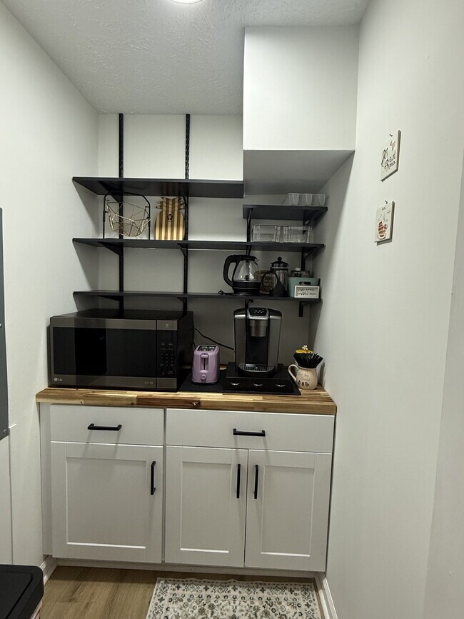 Foto del edificio - Furnished Home in Madison Heights available through October 31, 2026.