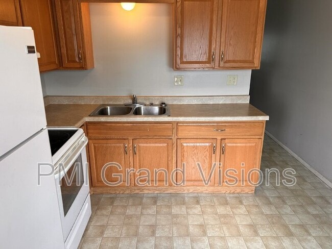 Building Photo - 1622 University Dr