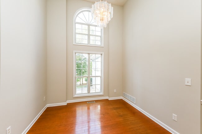 Foto del edificio - 122 Hunter's Pointe Ct