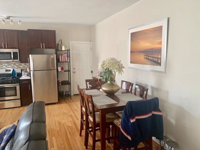 Building Photo - 3 bedroom in Chicago IL 60625