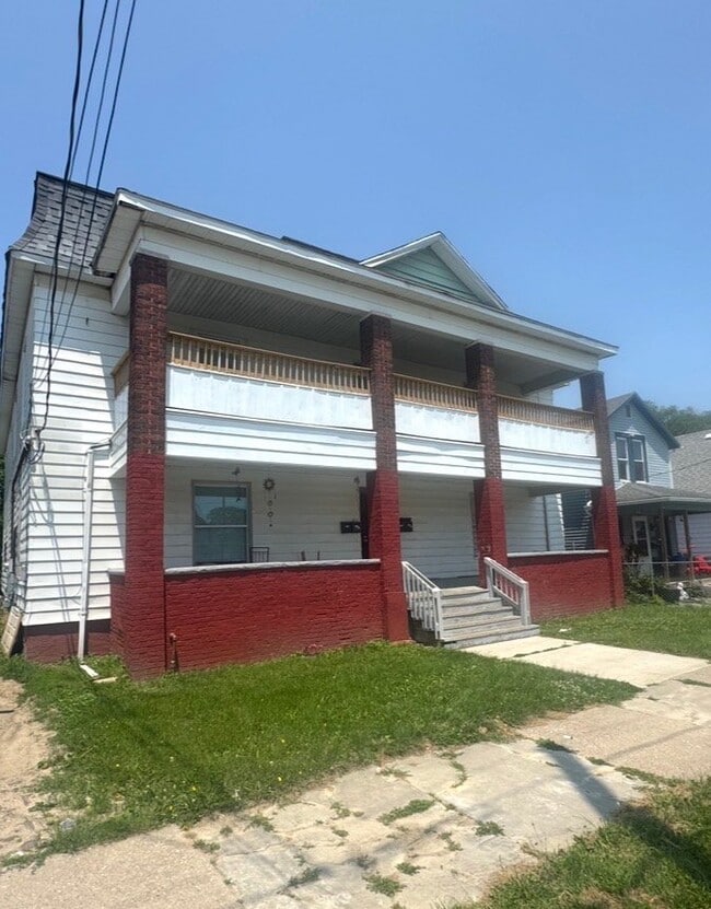 Building Photo - 421 5th St