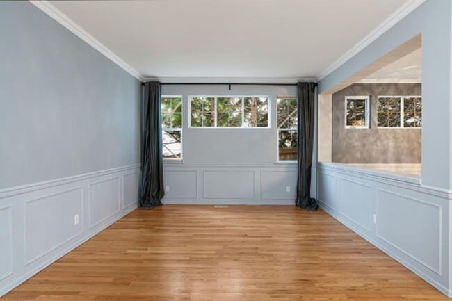 Building Photo - A Beautiful Picture Perfect Home with 4 Be...