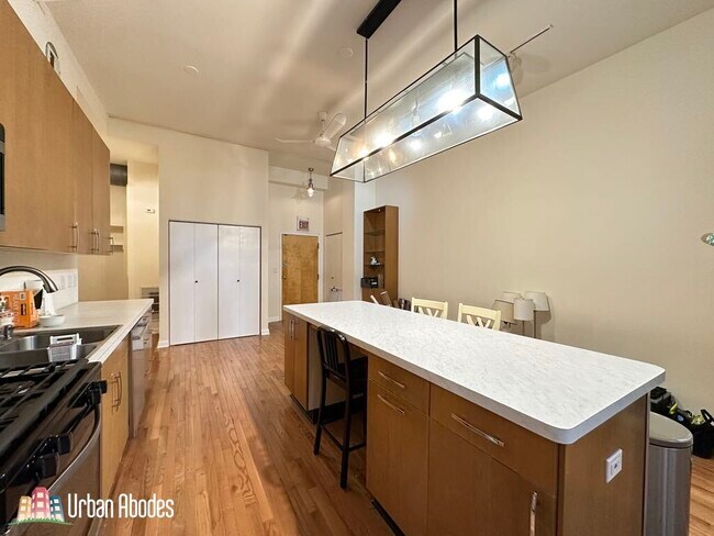 Foto del edificio - 3040 N Ashland Ave