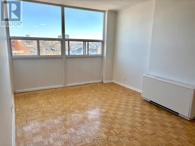 Building Photo - 396 Queens Ave