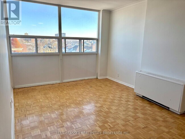 Photo du bâtiment - 396 Queens Ave