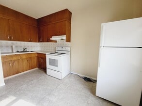 Building Photo - 10976 124 St