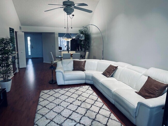 Foto del edificio - 7473 Glendevon Ln