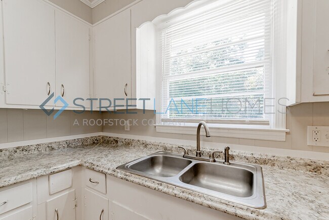 Foto del edificio - NOW OFFERING $250 OFF FIRST FULL MONTH IF ...