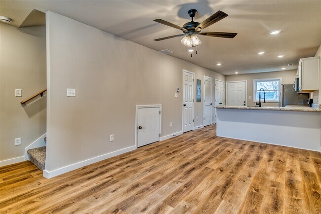 Foto del edificio - 913 W 9th St