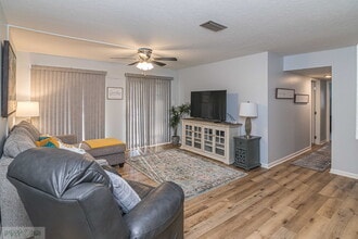 Building Photo - 101 E Lockhaven Dr