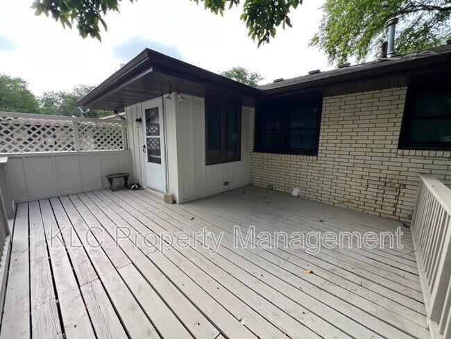 Foto del edificio - 255 Waukee Ave