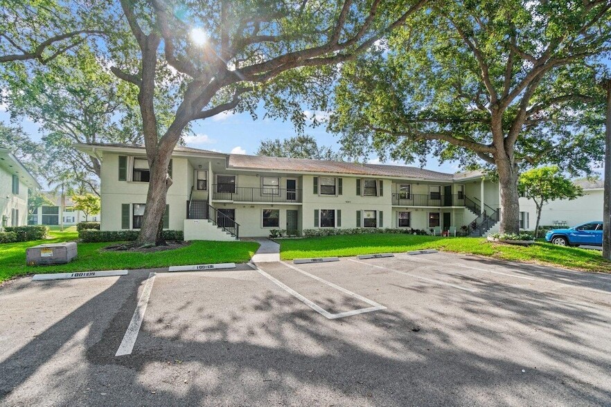 Primary Photo - 1001 Sabal Ridge Cir