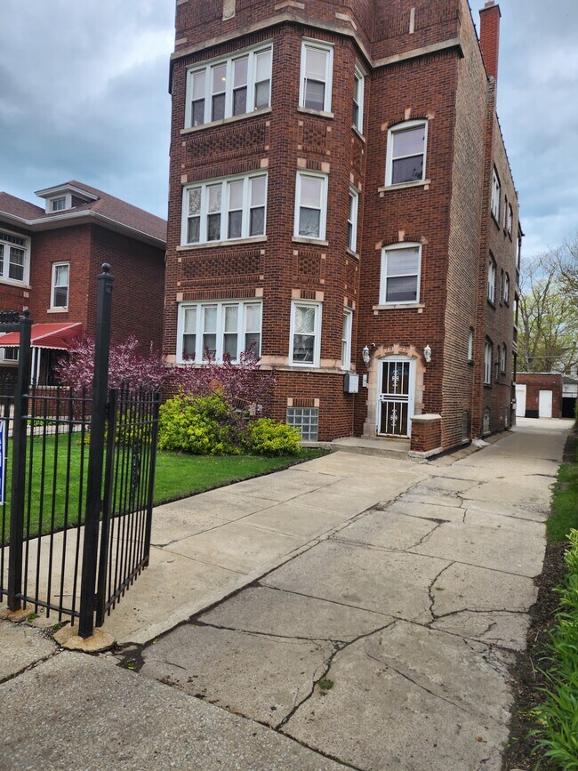 Close up front view - 7835 S Saginaw Ave