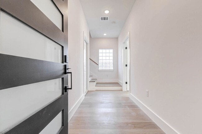 Foto del edificio - 5636 Dolores St