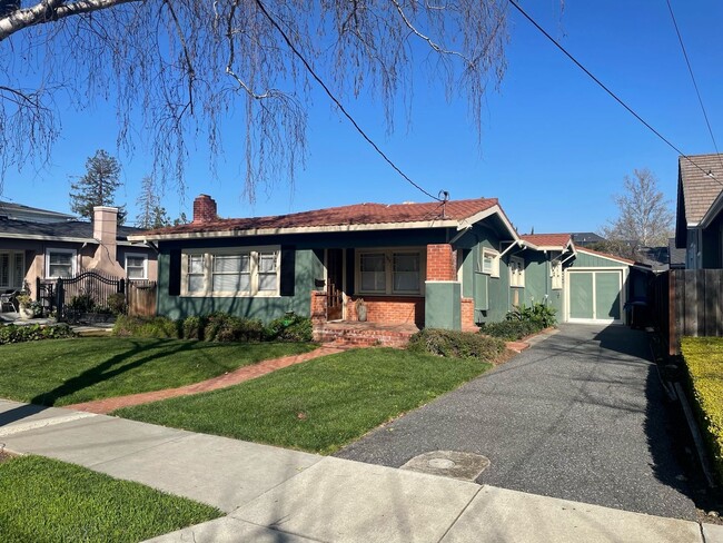Building Photo - WILLOW GLEN - Well Maintained 2/1.5 In Bea...