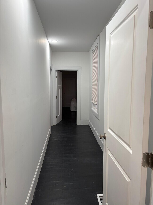 Foto del edificio - 230 E 10th St