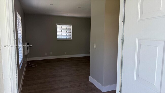 Foto del edificio - 220 NW 12th St