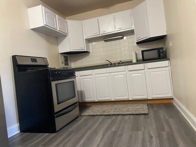 Foto del edificio - 2411 W Balmoral Ave