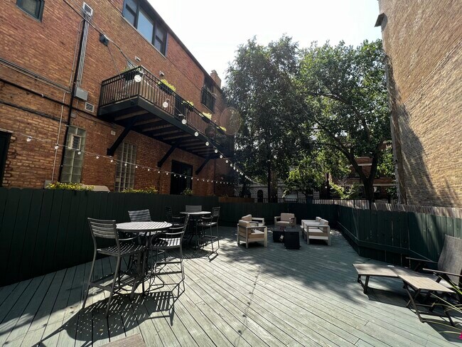 Building Photo - 2623 N Clark St