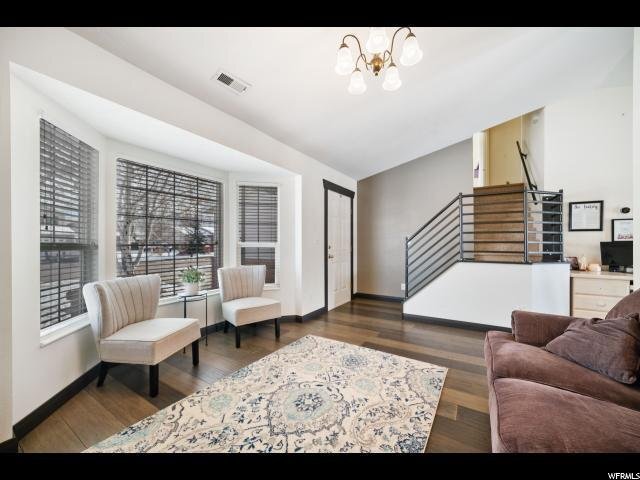 Building Photo - 1002 850 W