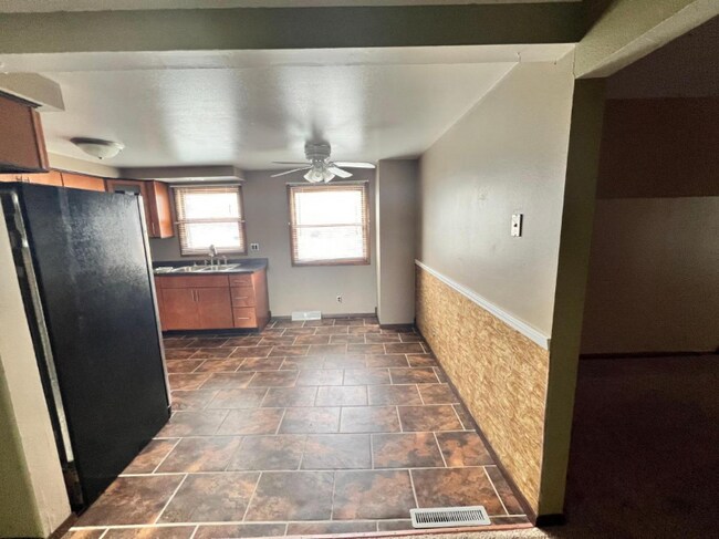 Foto del edificio - 3431 E Grange Ave