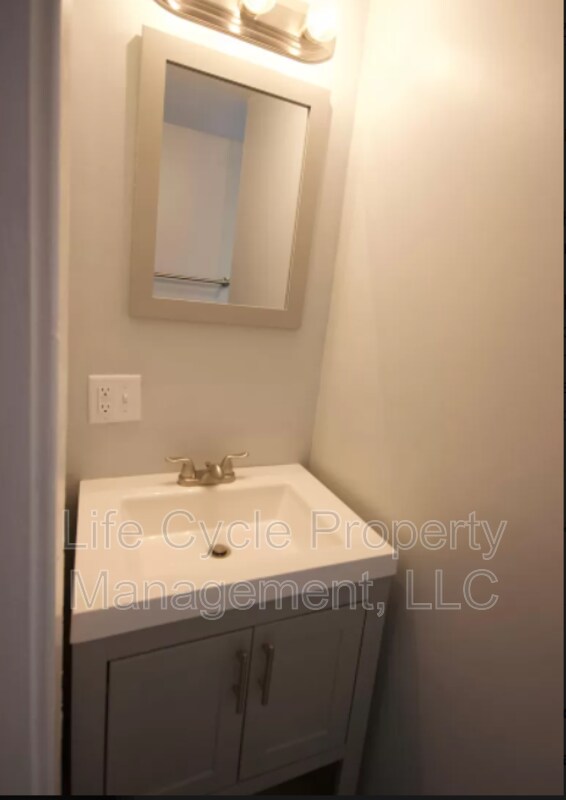 Foto del edificio - 2025 Plainfield Ave NE