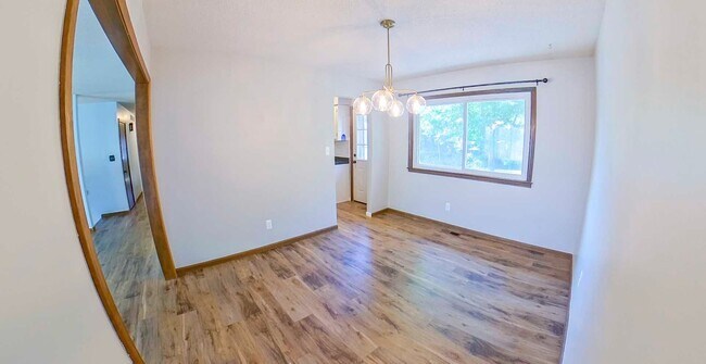 Foto del edificio - Double Patios + HUGE Fenced-In-Yard + Two-Car-Garage + Pet Friendly! Available March 6th!