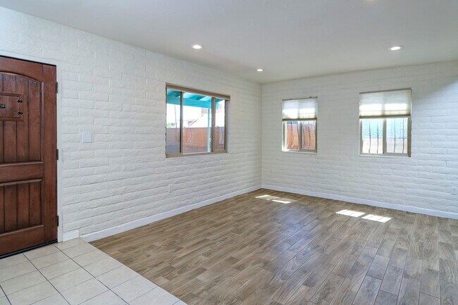 Foto del edificio - 3031 N Cherry Ave