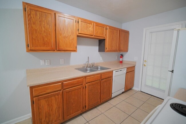 Building Photo - 2446 Talco Hills Dr