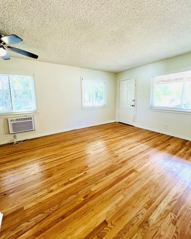 Spacious bright open living - 4550 Vista del Monte Ave