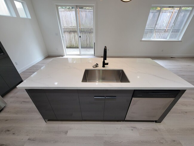 Foto del edificio - Stunning 2-story Contemporary Bothell Resi...