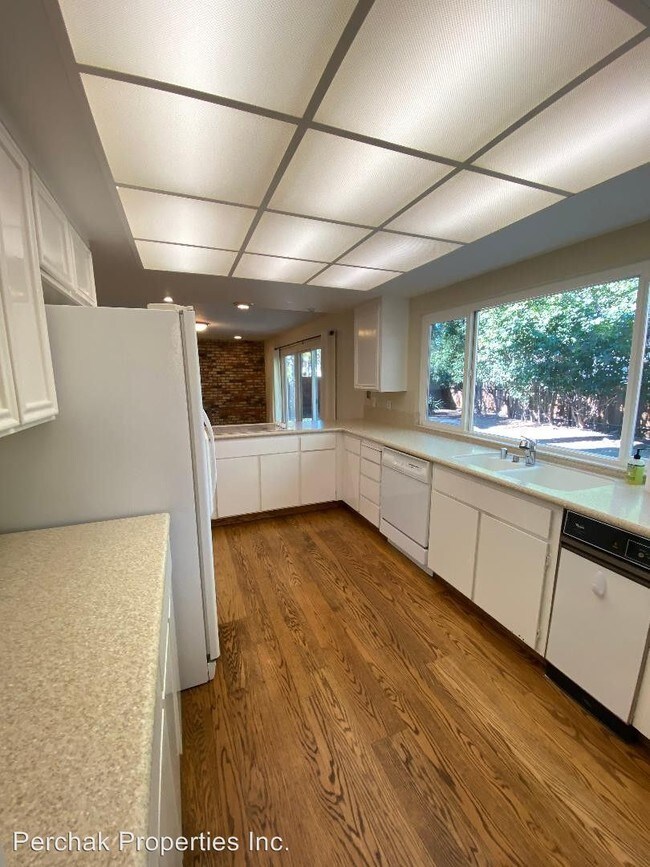 Building Photo - 4 br, 3 bath House - 3150 Meadow View Lane