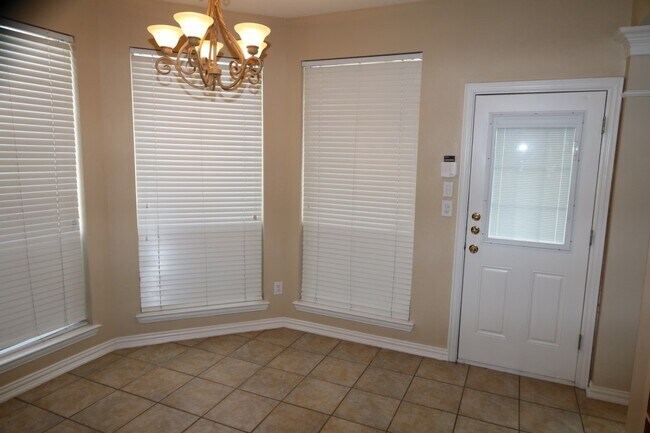 Foto del edificio - 6011 Hawkes Bay Ct